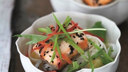 Healthy Recipes: Sesame salmon and rice noodle salad