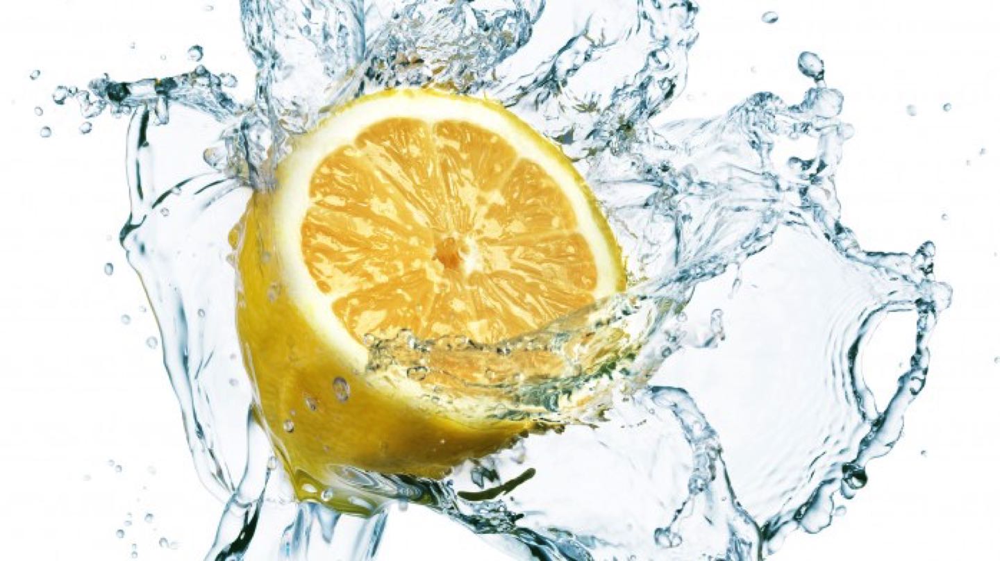 The lemon water is essential in a detox diet